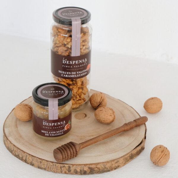 Nueces de Valonga Caramelizadas junto a Miel con nueces de Valonga de Finca Valonga