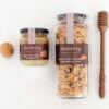 Nueces de Valonga Caramelizadas junto a Miel con nueces de Valonga de Finca Valonga